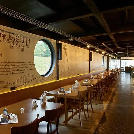 杜娜耶斯基·皮沃瓦船屋 酒店