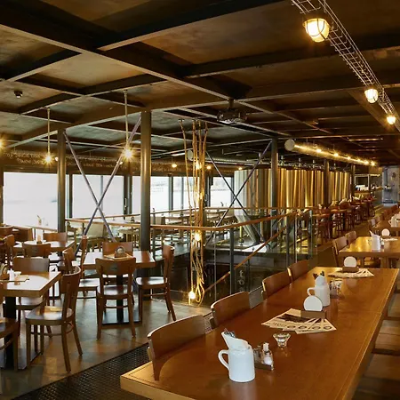 杜娜耶斯基·皮沃瓦船屋 酒店